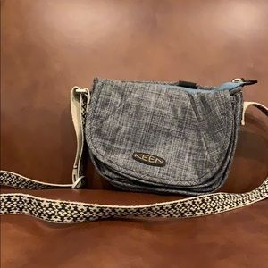 Keen crossbody travel purse